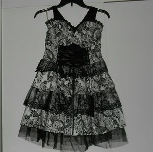 Hearts & Roses Skull Print Tier Lace Dress